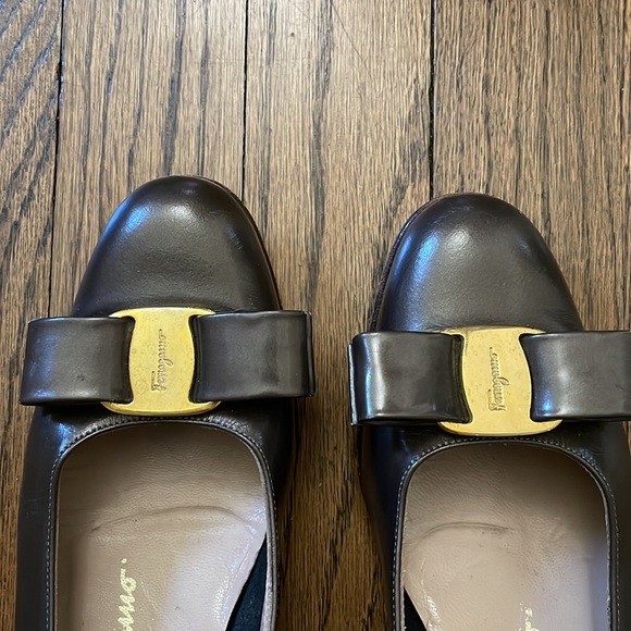 Salvatore Ferragamo Brown-ish/Gray Bowed Flats with Small Heel - 7.5 - Picture 10 of 13